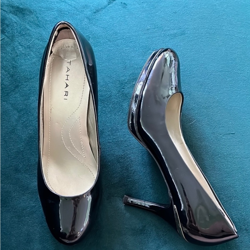 Tahari Black Patent Leather Round Toe Pumps with Gold Metal Heel Detail Size 7.5